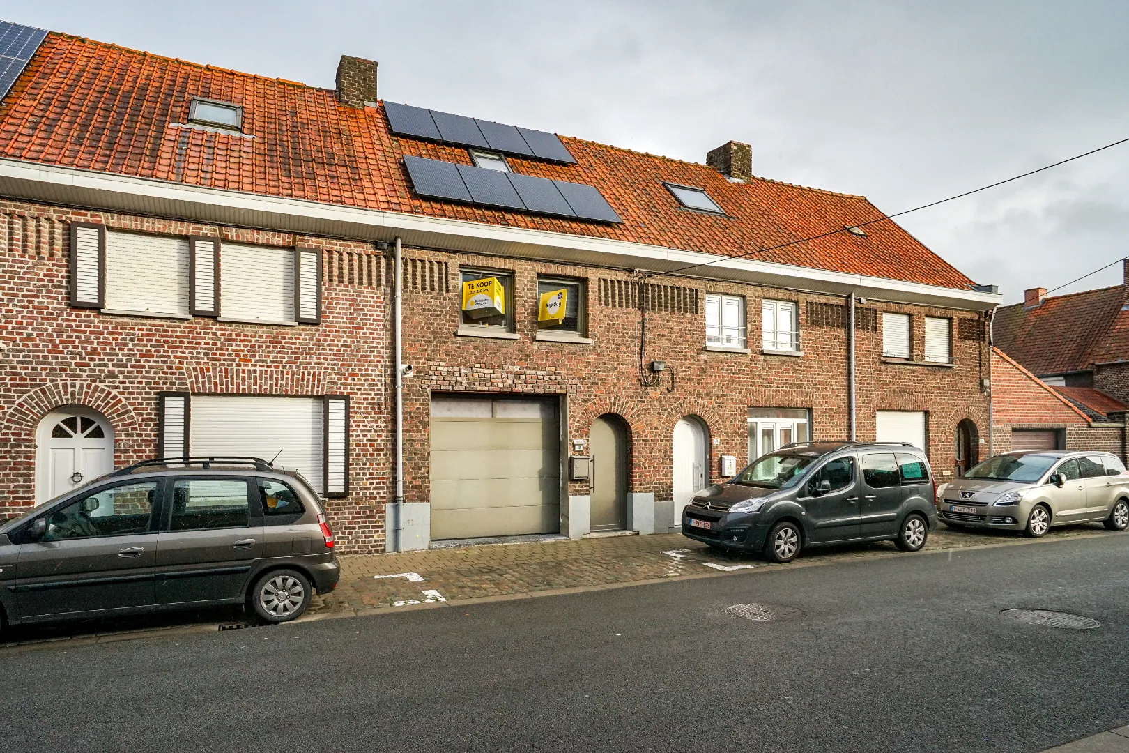 Volledig gerenoveerde woning met vier slaapkamers en garage in het centrum van Roeselare.