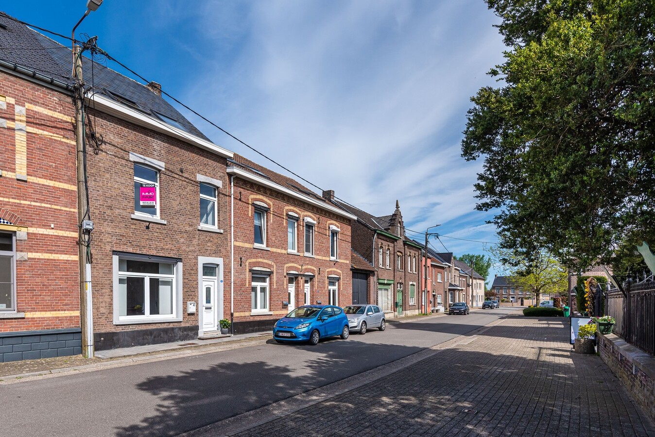 Tof ingerichte gezinwoning met priv&#233;-parking 