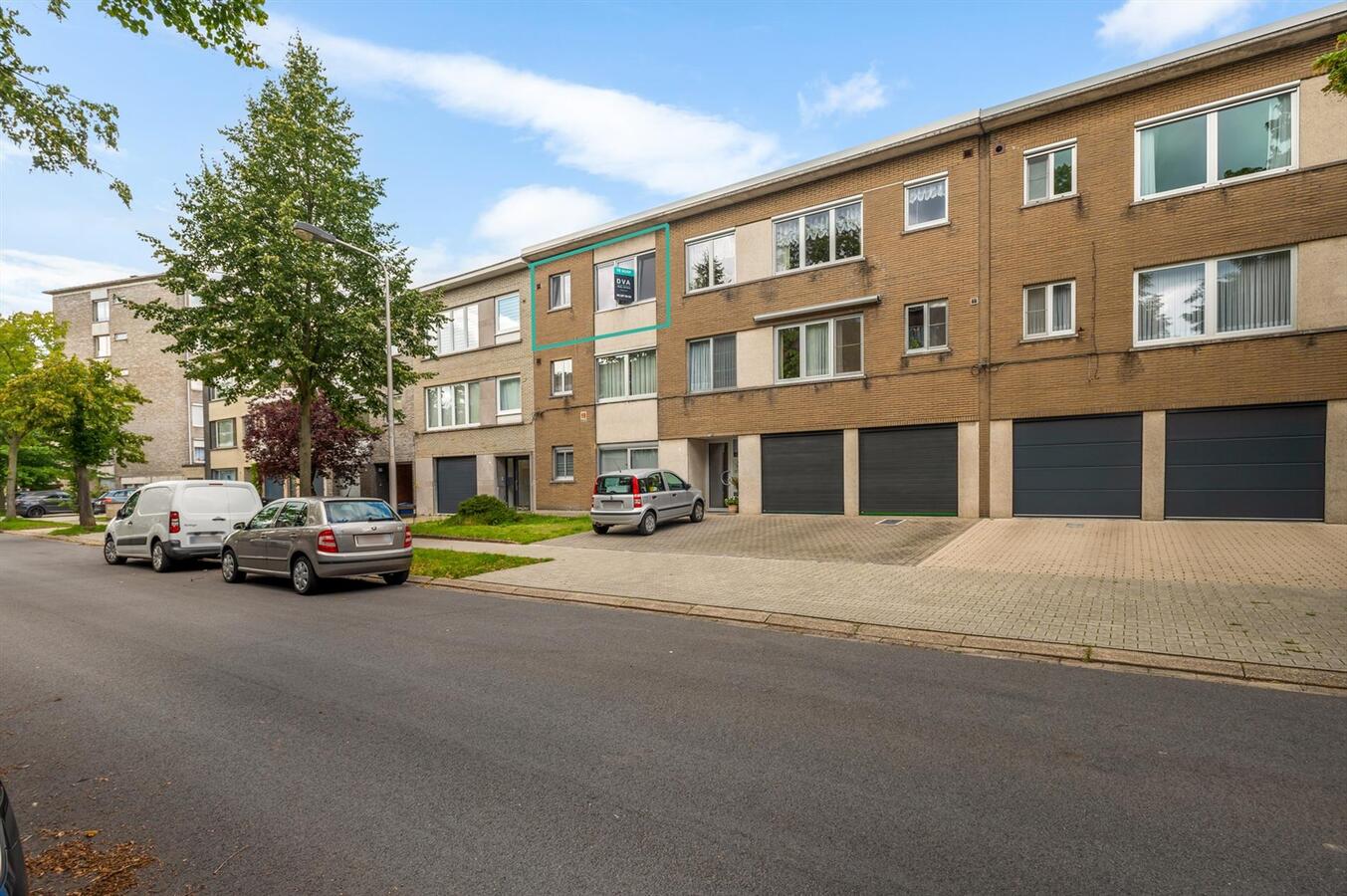 Gerenoveerd appt. met 3 slpk en terras in de Buizegemwijk! 