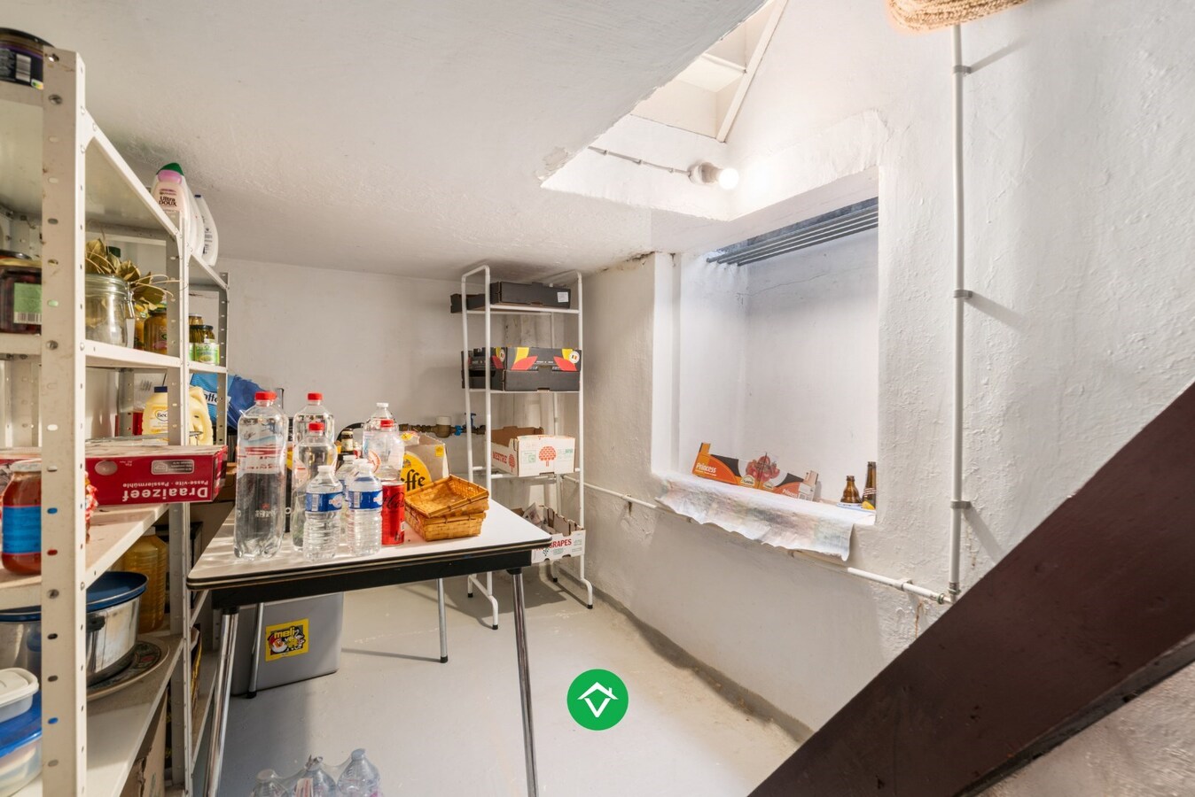 Alleenstaande woning met 4 slaapkamers te koop in centrum Koekelare 