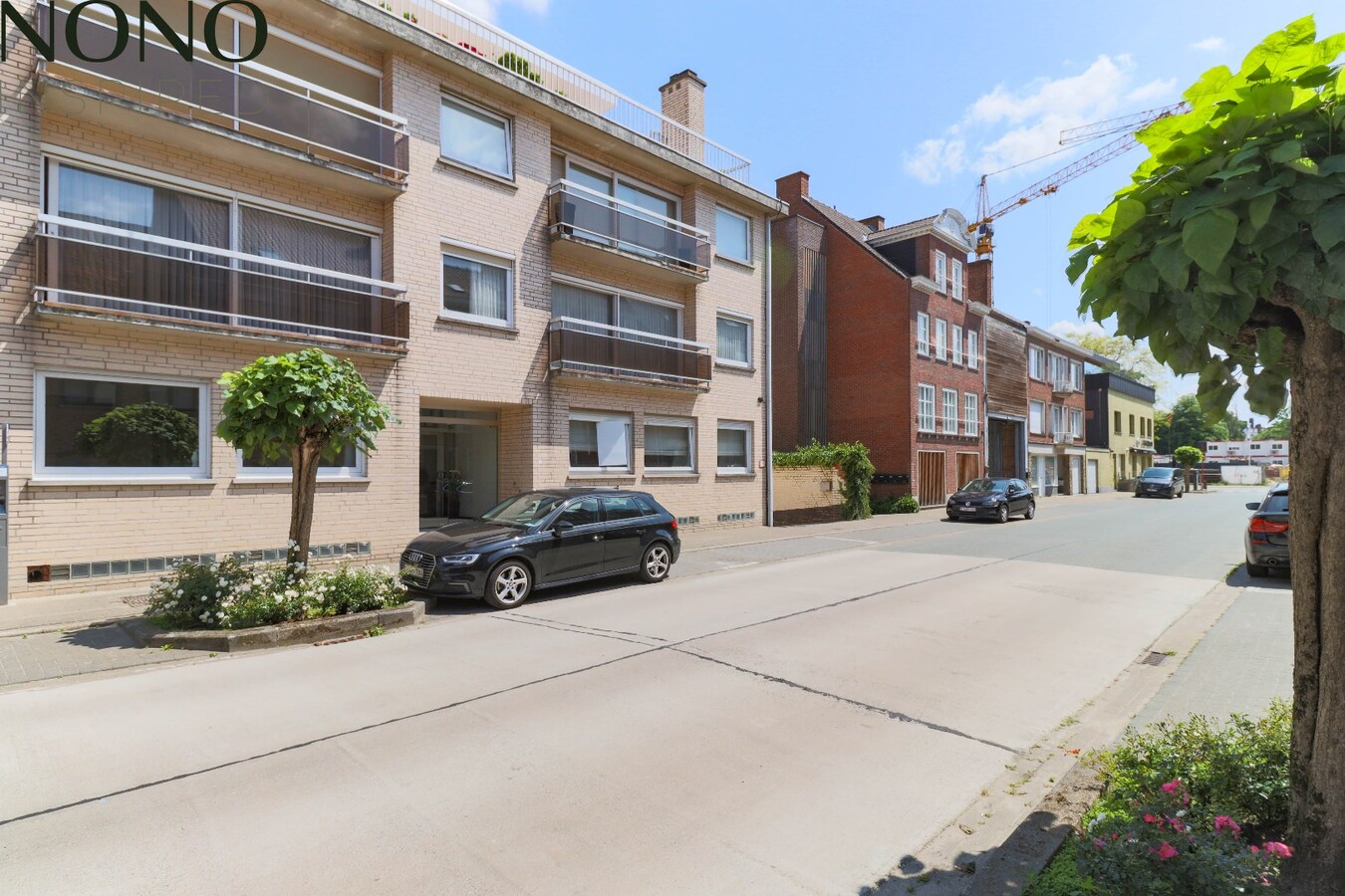 TOPLIGGING : Instapklaar 2 slaapkamer appartement met garage, terras en berging ! 