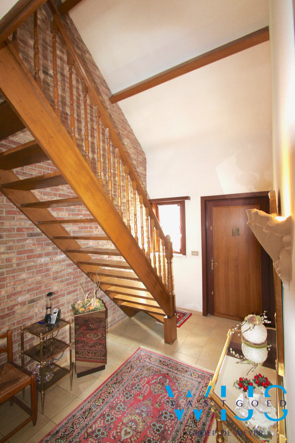 Prachtige instapklare en ruime woning op 1547m&#178;  te OOSTEEKLO 