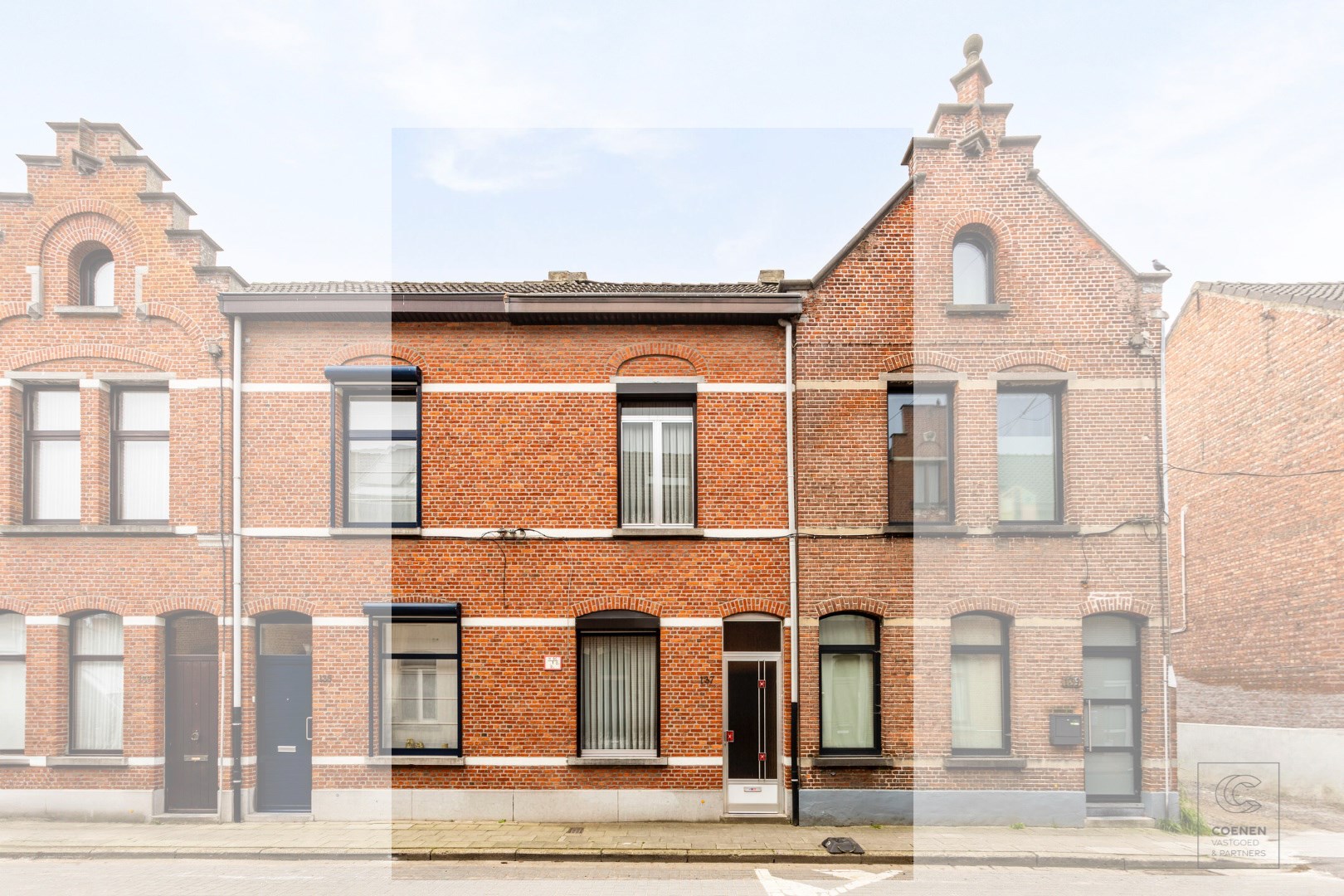 Te renoveren woning met 2 &#224; 3 slpk&#39;s, een bew. opp. van 105 m&#178; op een zeer centrale ligging te Lier! 