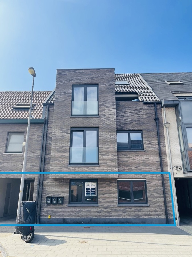 Ruim 3 slaapkamer appartement met privatieve tuin, garage EN autostaanplaats 