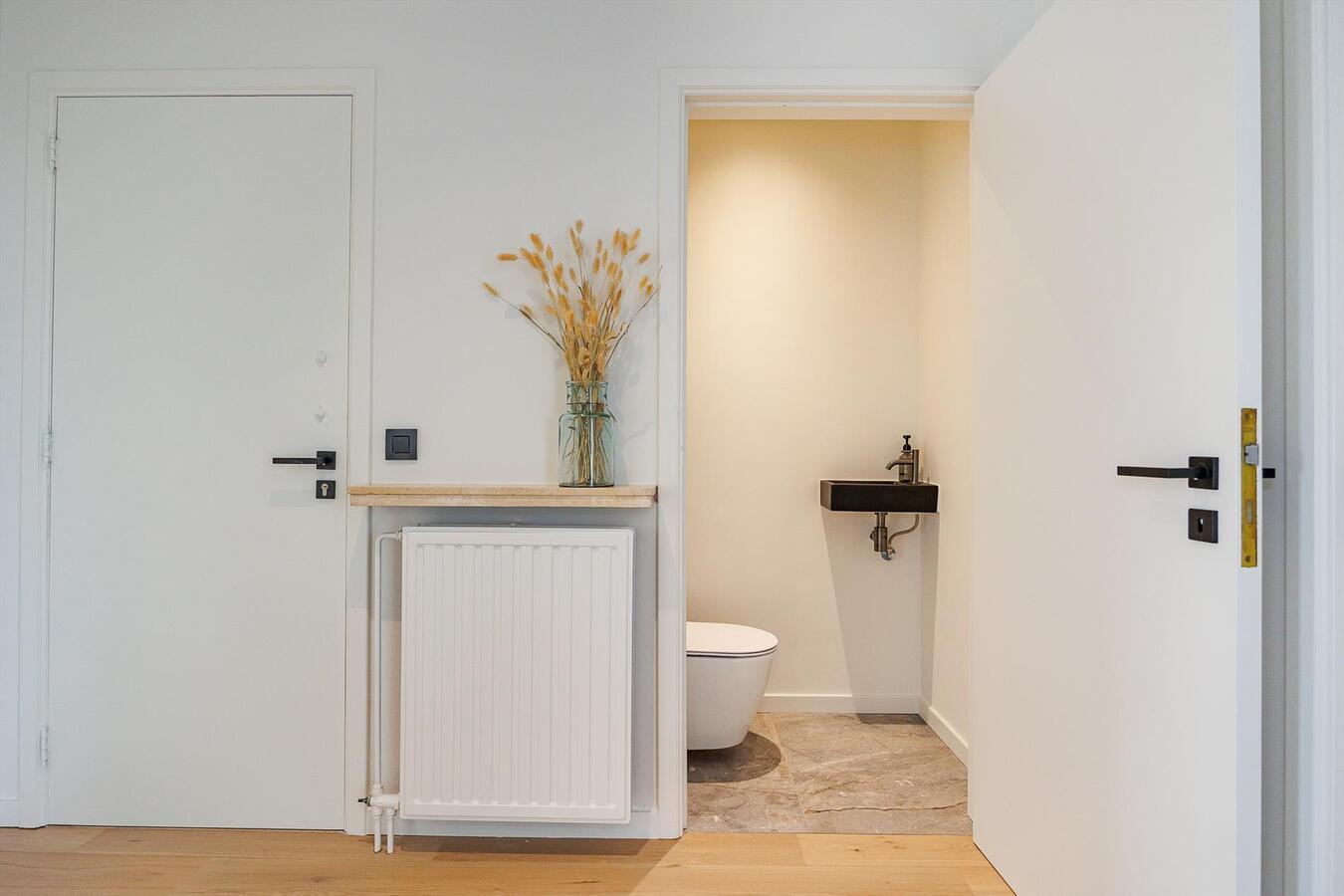 Kwalitatief gerenoveerd appartement met terras! 