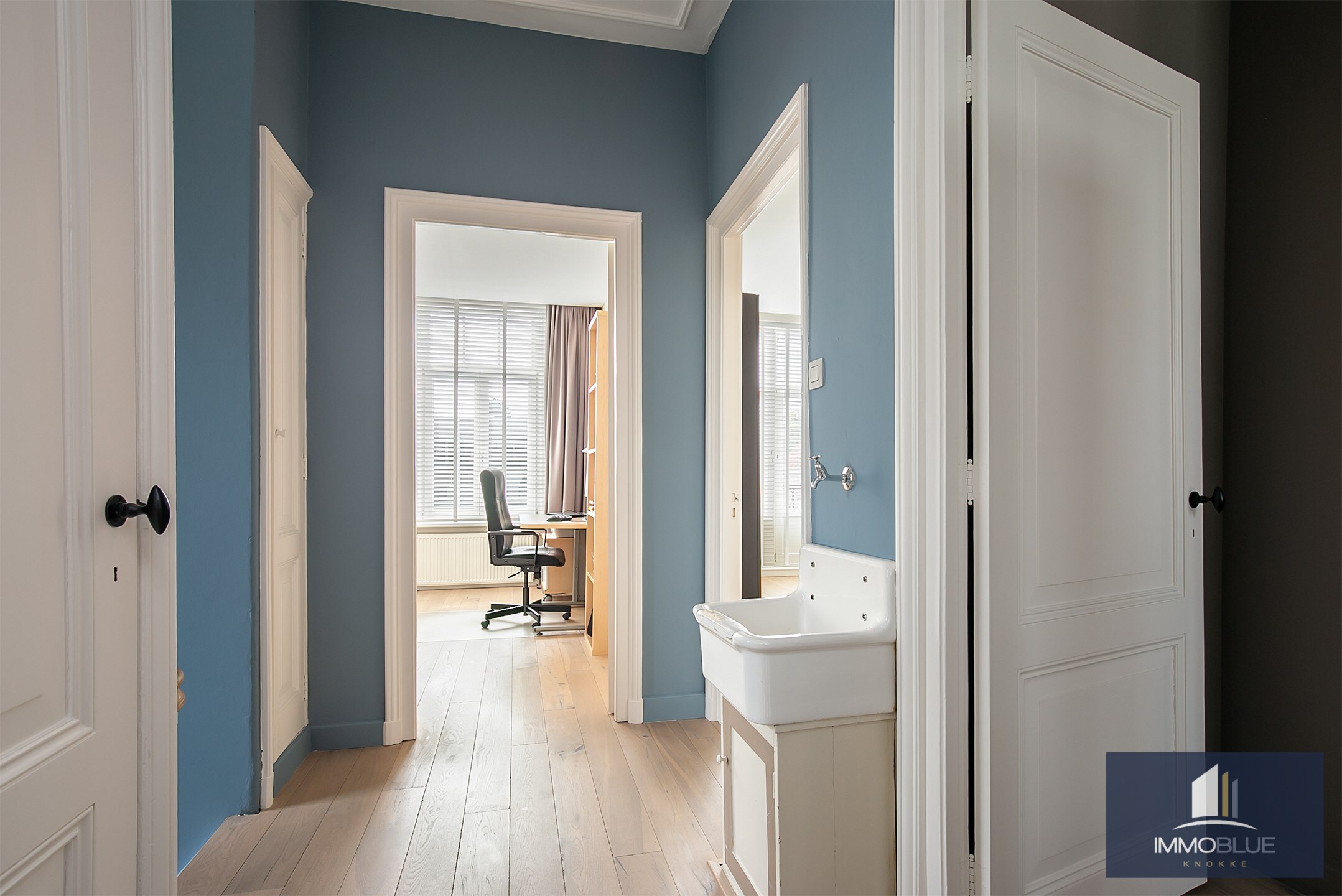 Maison de ma&#238;tre exclusive et &#233;l&#233;gante avec de grands espaces de vie. 