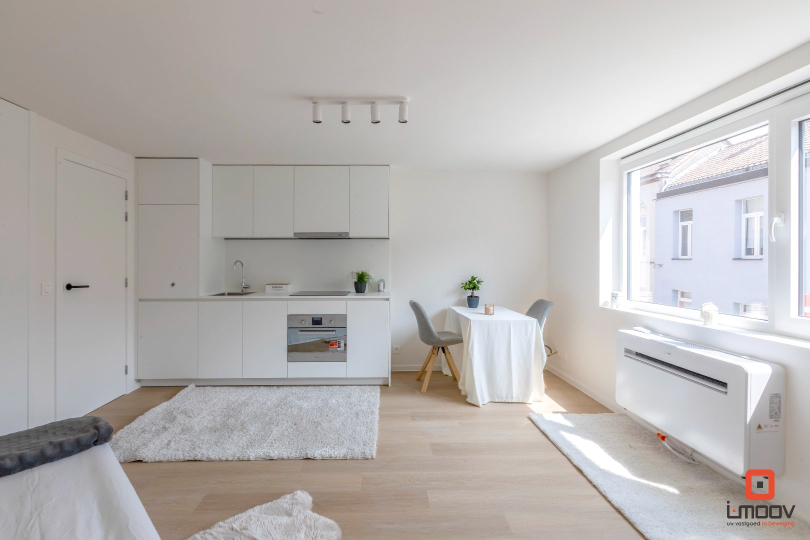 Gebouw met 3 gerenoveerde studio&#39;s nabij centrum 