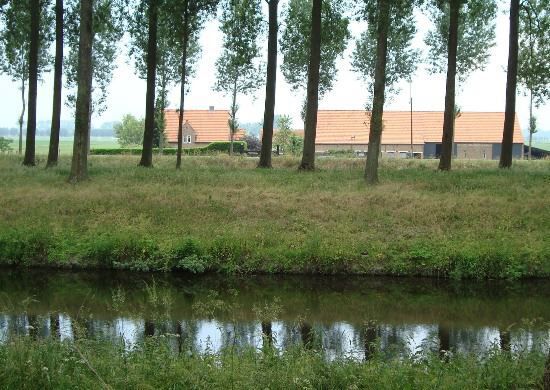 Prachtige eigendom op 1,66ha gelegen langs de vaart 