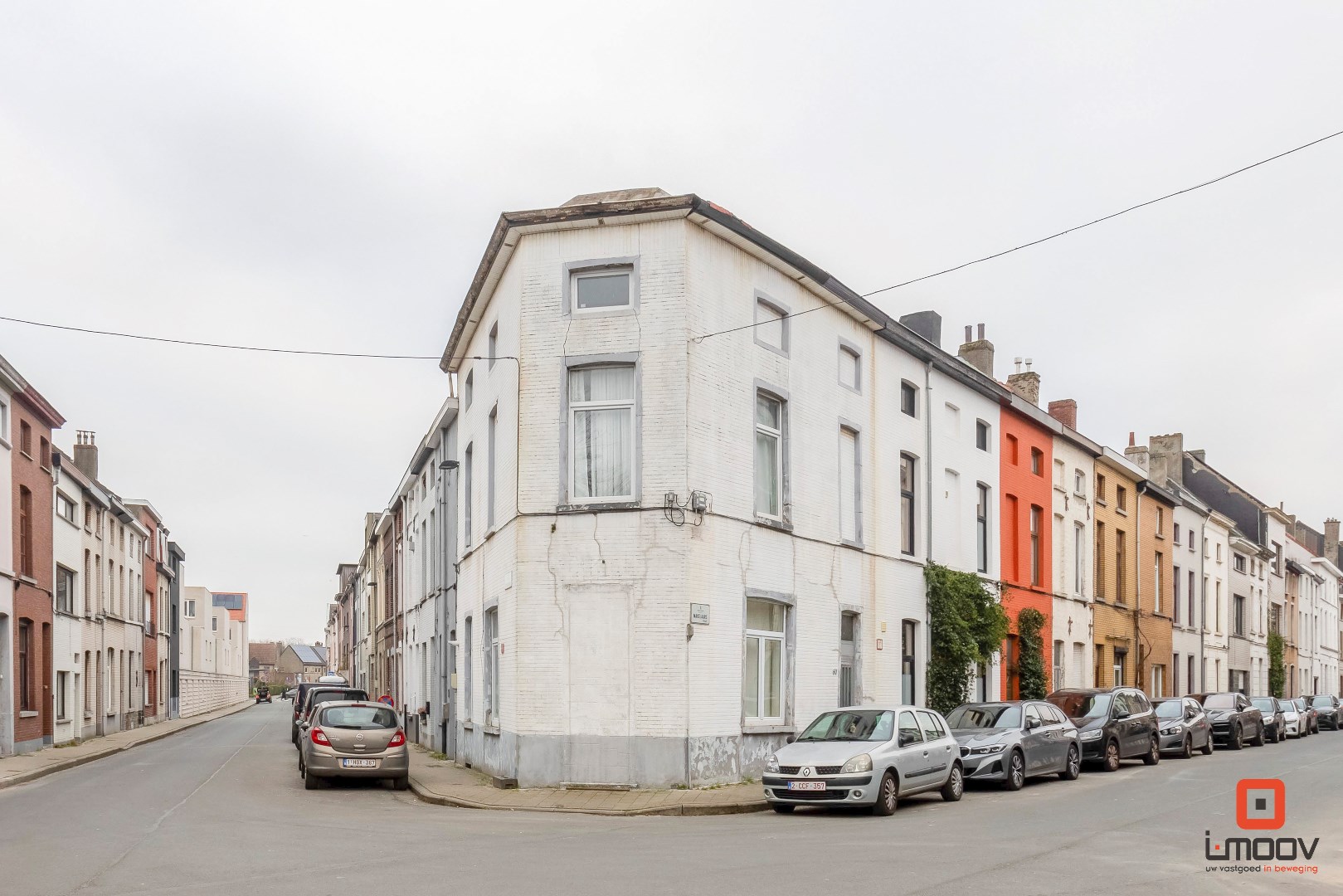 Te renoveren hoekwoning met 4 slaapkamers nabij het Makelaarspark 