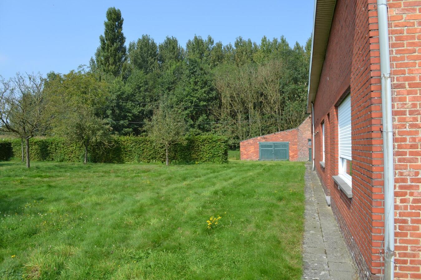 Te renoveren hoeve op een unieke locatie op ca. 1,6Ha te Bornem 