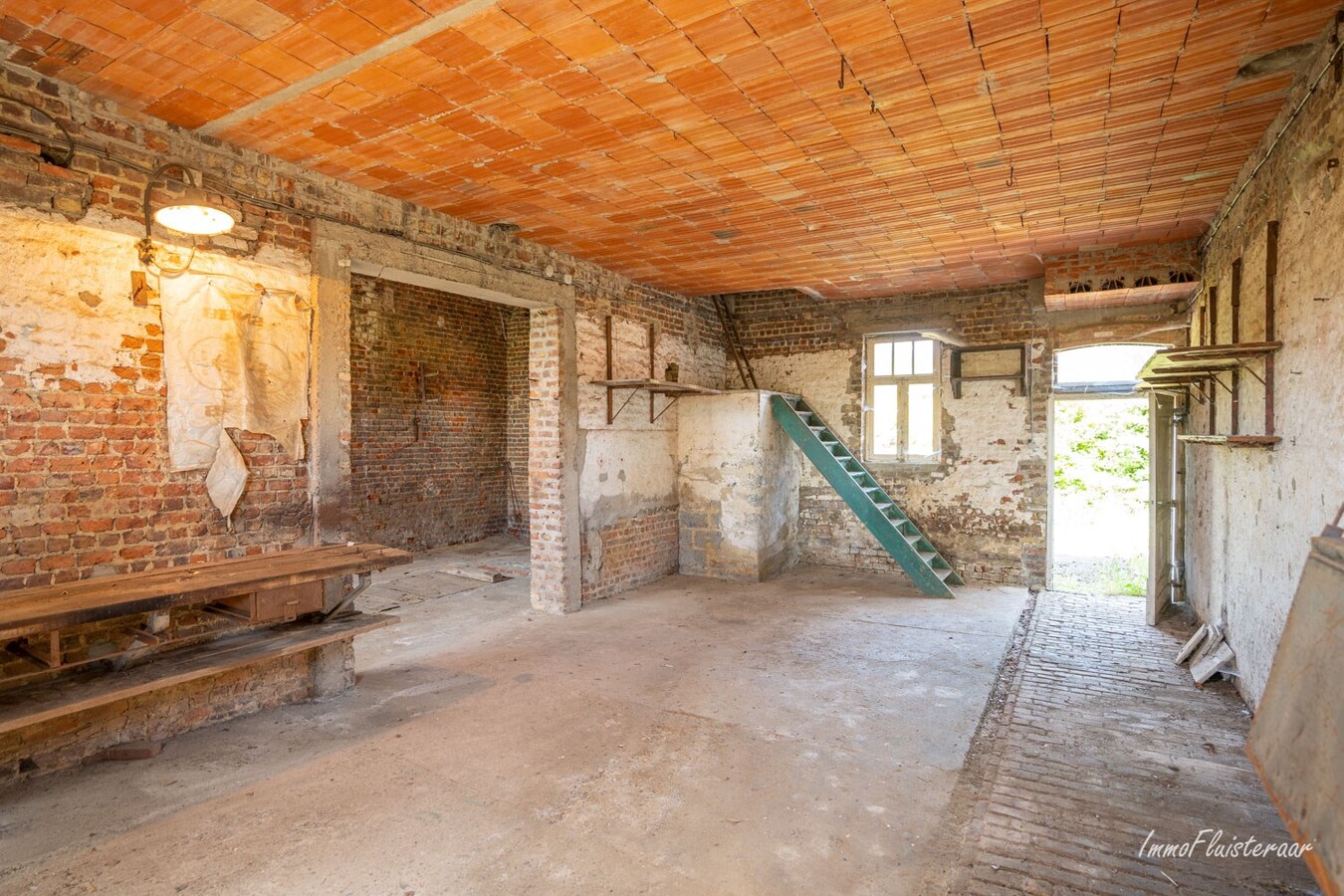 Maison calme et situ&#233;e &#224; la campagne avec d&#233;pendances sur environ 1,28 ha &#224; Bekkevoort (Brabant flamand). 