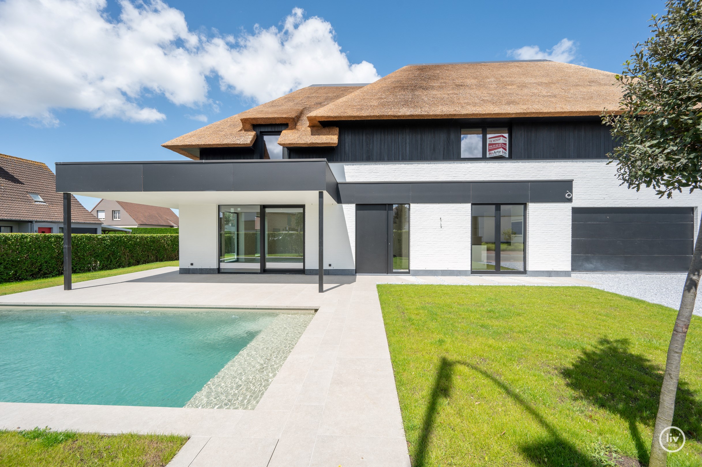 Belle villa individuelle et &#233;conome en &#233;nergie avec piscine et tout le confort moderne, situ&#233;e sur un terrain de 699 m&#178; dans un quartier r&#233;sidentiel de villas &#224; Knokke-Heist. 