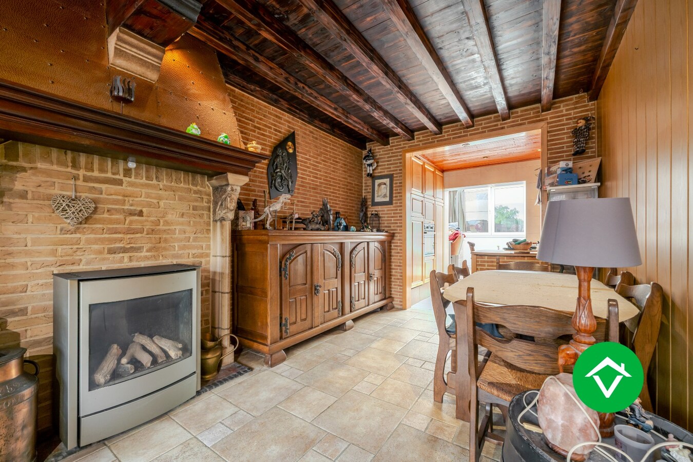 Charmante gezinswoning met twee slaapkamers en afgesloten garagebox te Sint-Kruis (Brugge) 