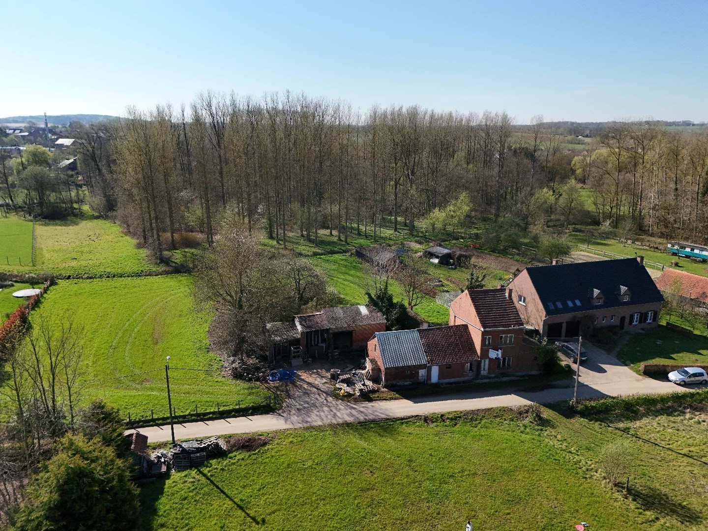 Renovatieproject te koop in Kortrijk-Dutsel (Holsbeek) op een perceel van bijna 14 are 