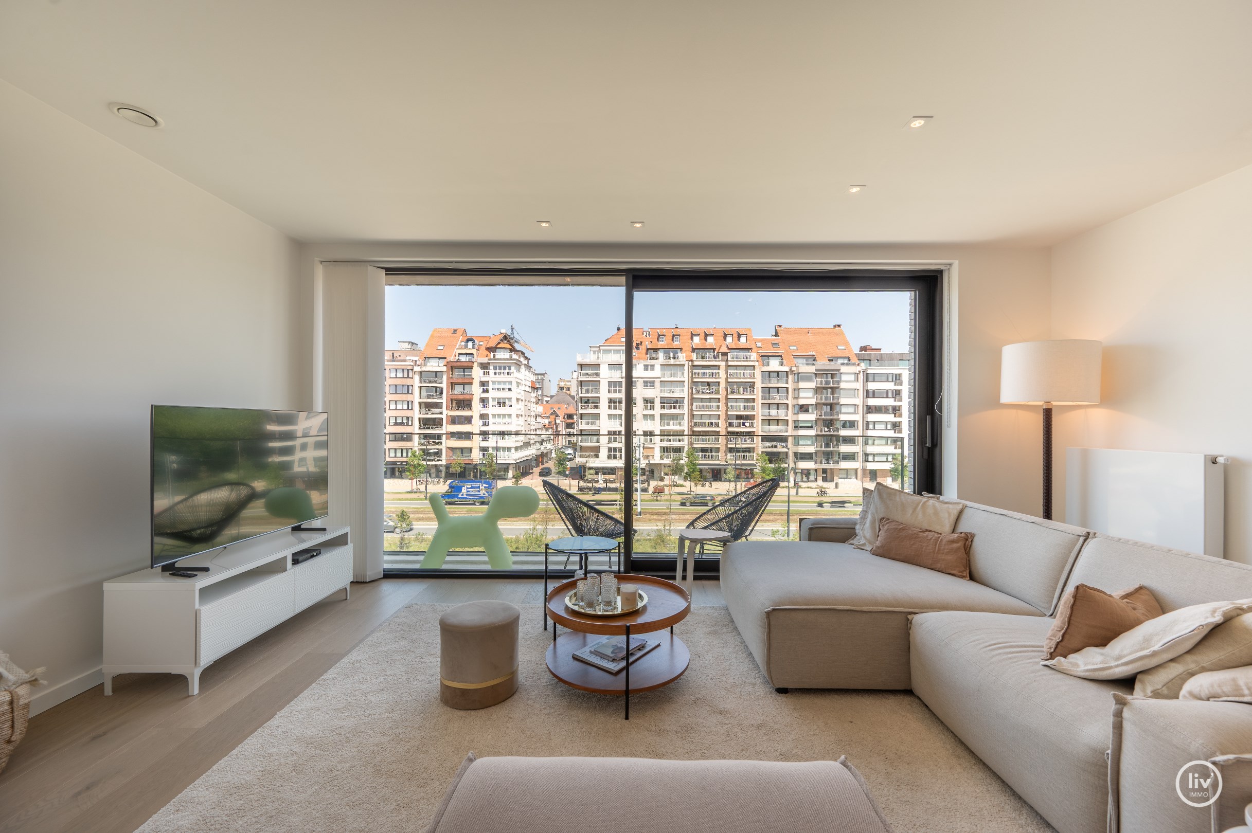 Appartement pr&#234;t &#224; emm&#233;nager (2021) avec vue d&#233;gag&#233;e sur la rue de Knokke, &#224; distance de marche de la digue de l&#39;Albertstrand. 