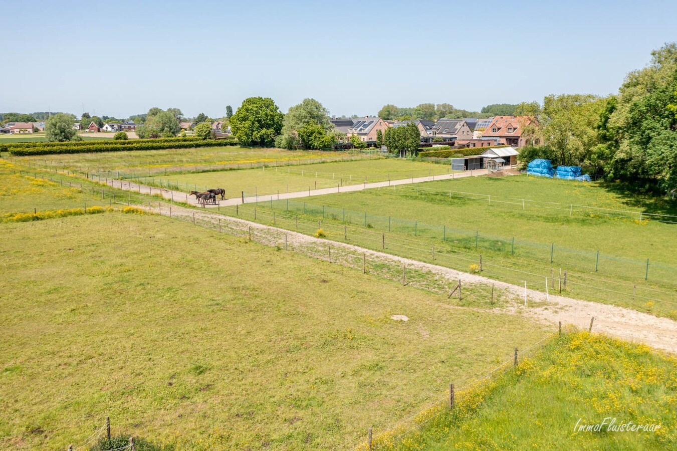 Aantrekkelijke villa met achterliggend weiland op ca. 66a te Zemst (Vlaams-Brabant) 