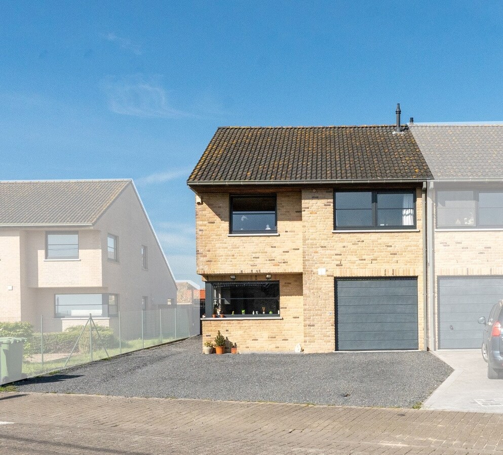 Instapklare woning met 3 slaapkamers en garage te Leke 