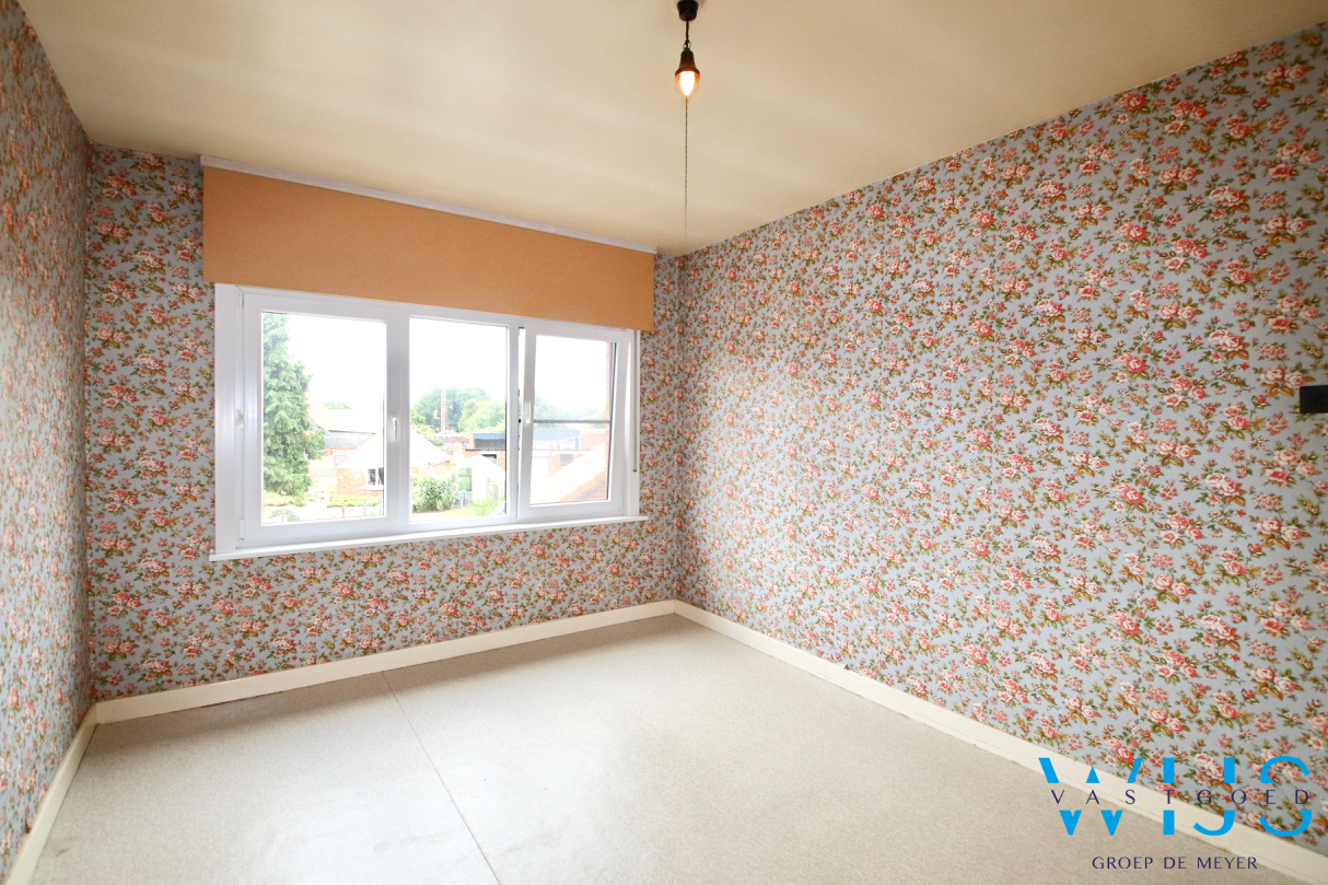 Op te frissen gezinswoning met 3 slaapkamers &amp; tuin te ERTVELDE! 