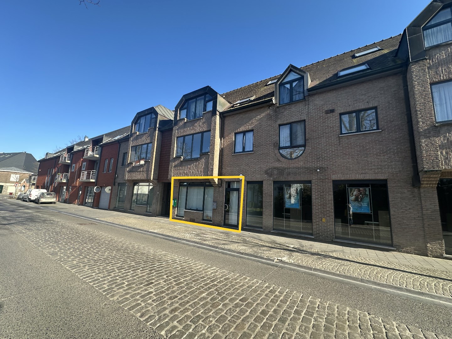 Instapklare studio met ondergrondse autostaanplaats in het centrum 