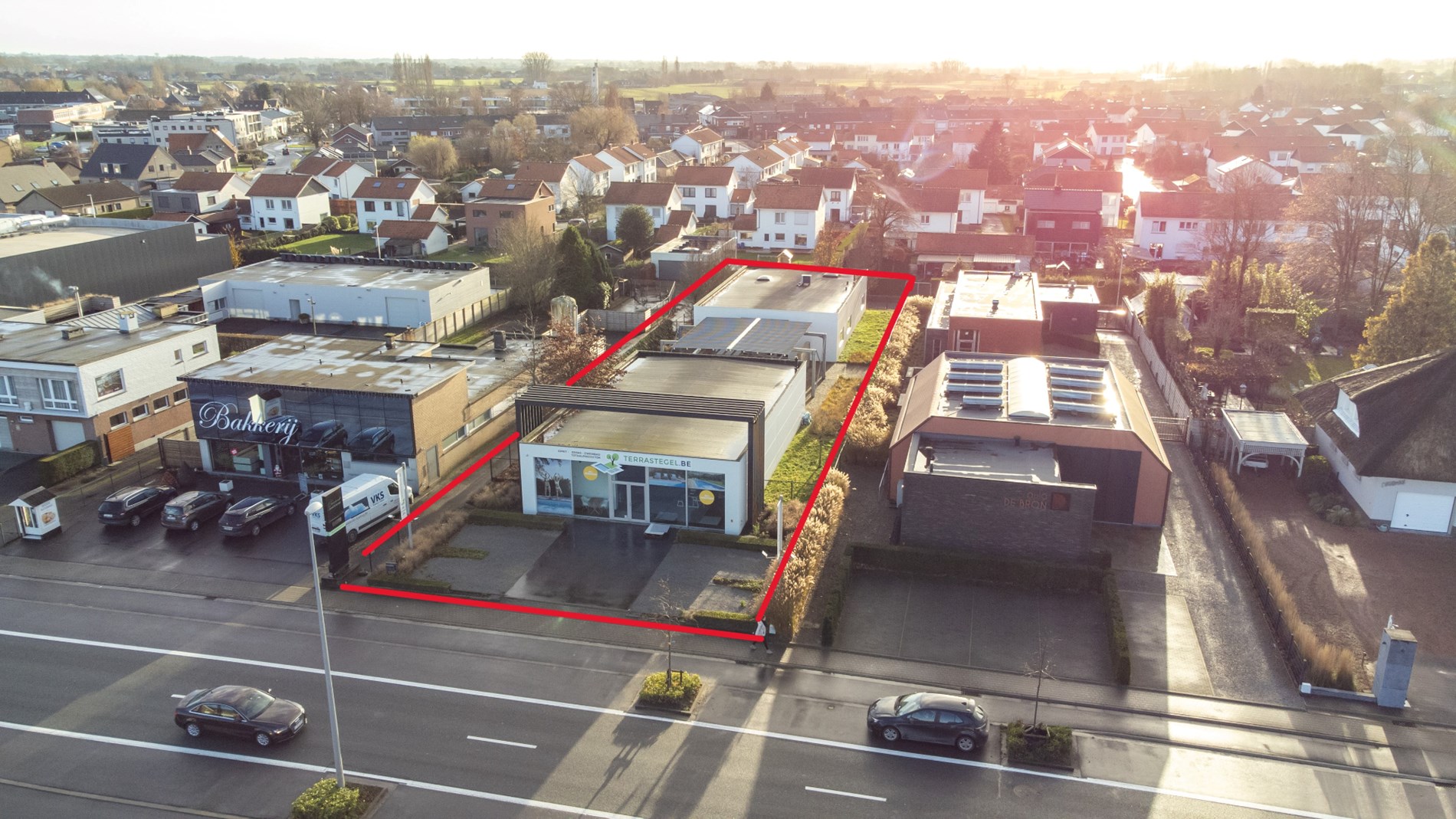 Investeringseigendom: winkelruimte met magazijn en kantoor, Torhout, topligging! 
