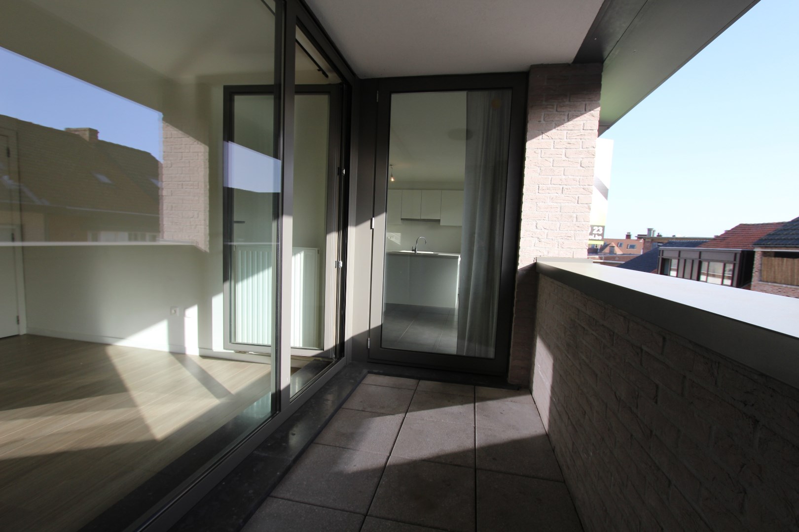 MODERN APPARTEMENT MET 2 TERRASSEN EN GARAGE 