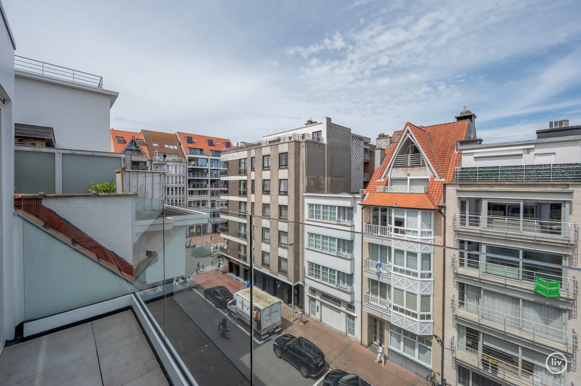 Magnifique triplex spacieux (199 m2) dans une rue adjacente &#224; l&#39;avenue Lippens, &#224; proximit&#233; de la digue &#224; Knokke. 