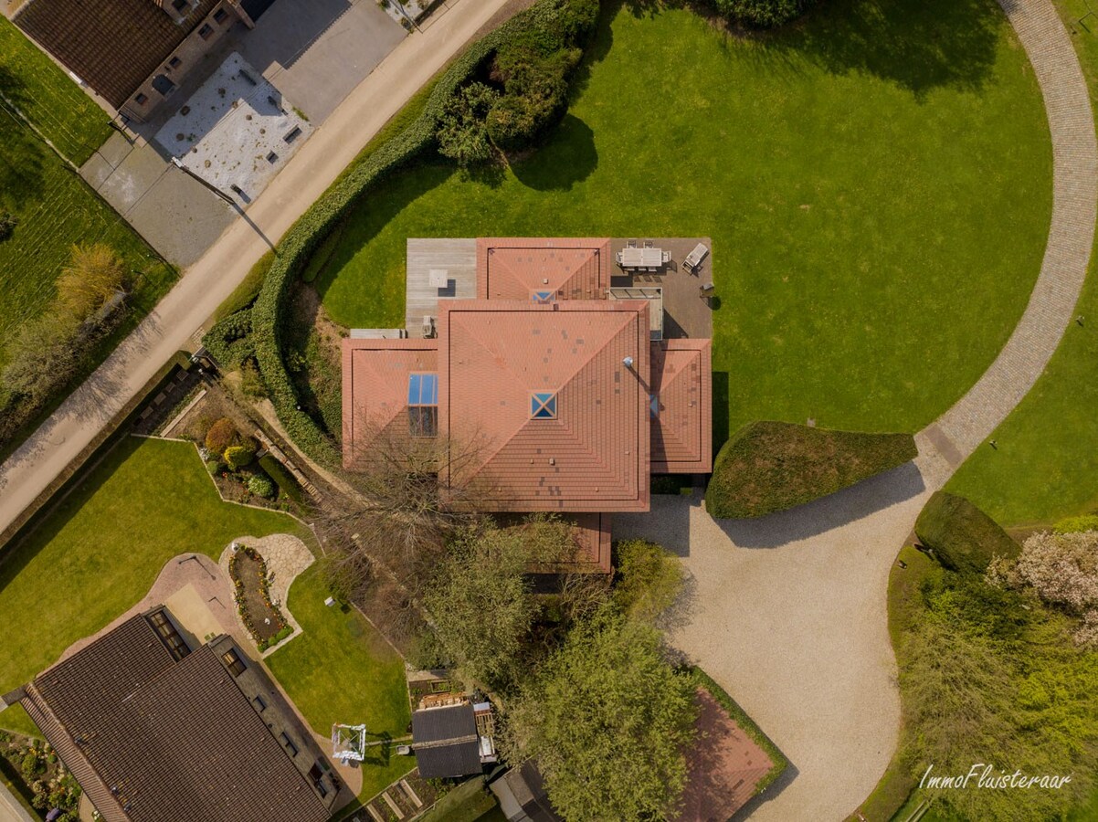 Exclusieve en energiezuinige villa met paardenstallen op ca. 45a te Merchtem (Brussegem; Vlaams-Brabant) 