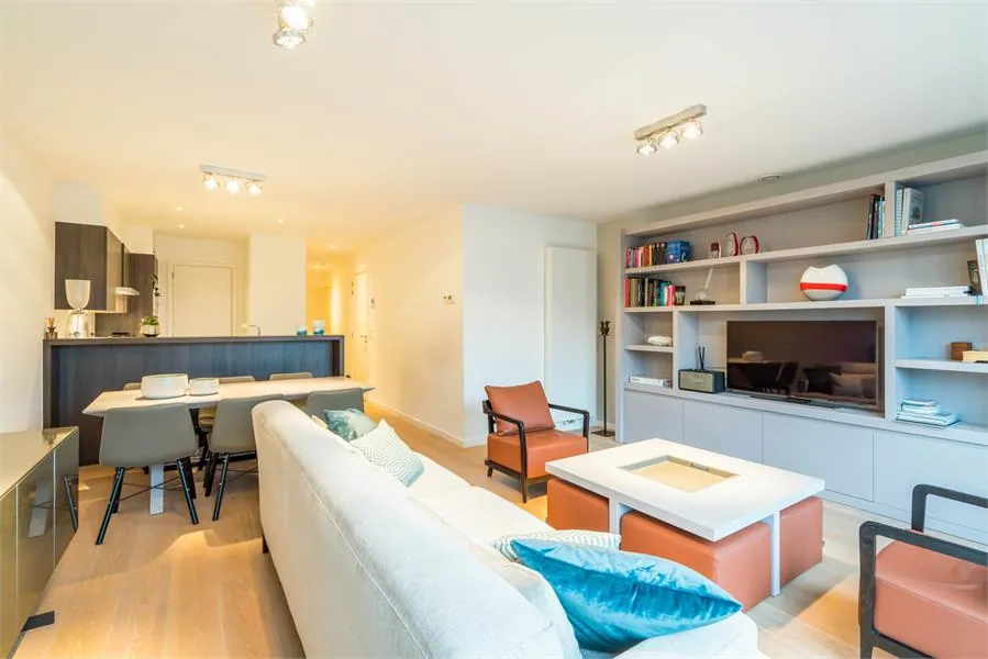 Appartement récent situé dans le centre de Knokke, à distance de marche de la digue.