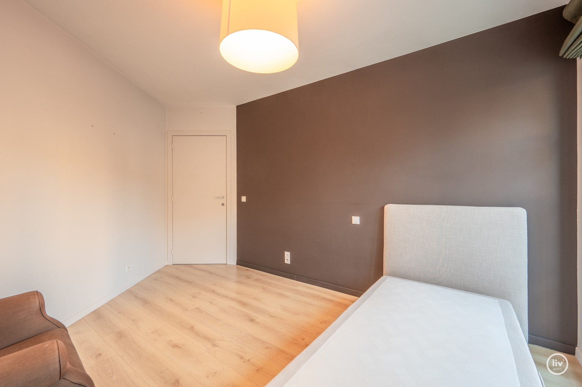 Appartement soign&#233; et contemporain avec une belle terrasse d&#39;angle orient&#233;e au sud, situ&#233; dans le vieux Knokke &#224; distance de marche du march&#233; aux l&#233;gumes de Knokke. 