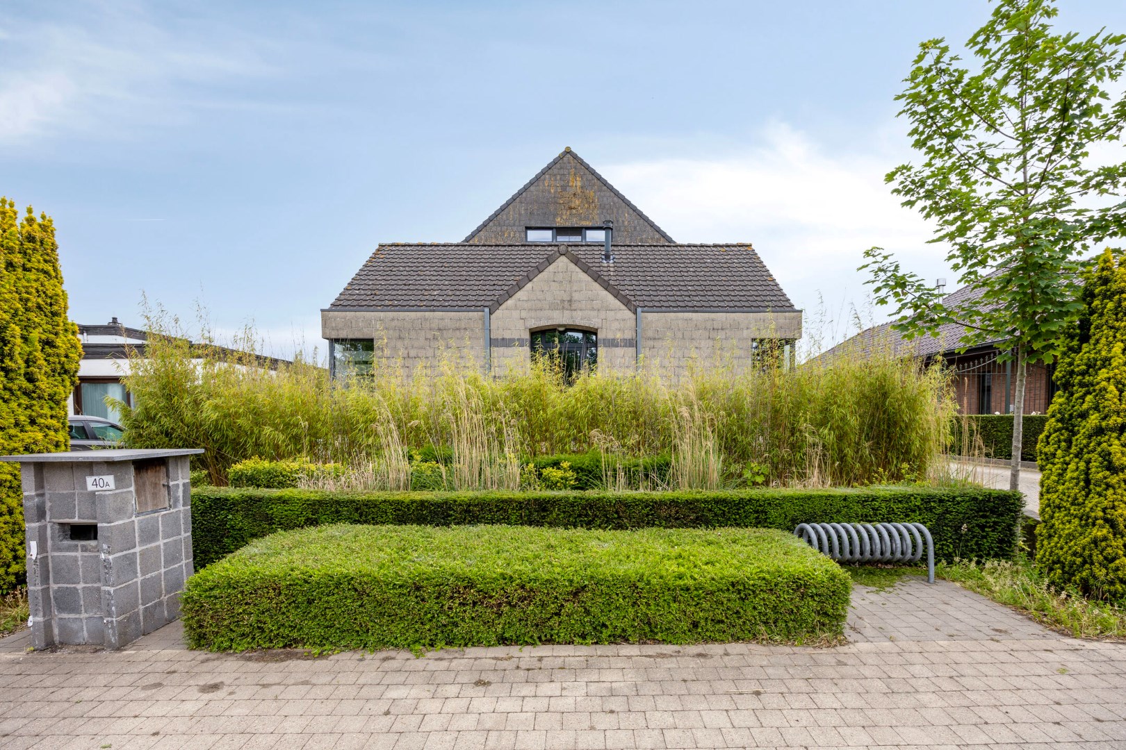 Villa met praktijkruimte op perceel van 1.817m&#178; te Geel 