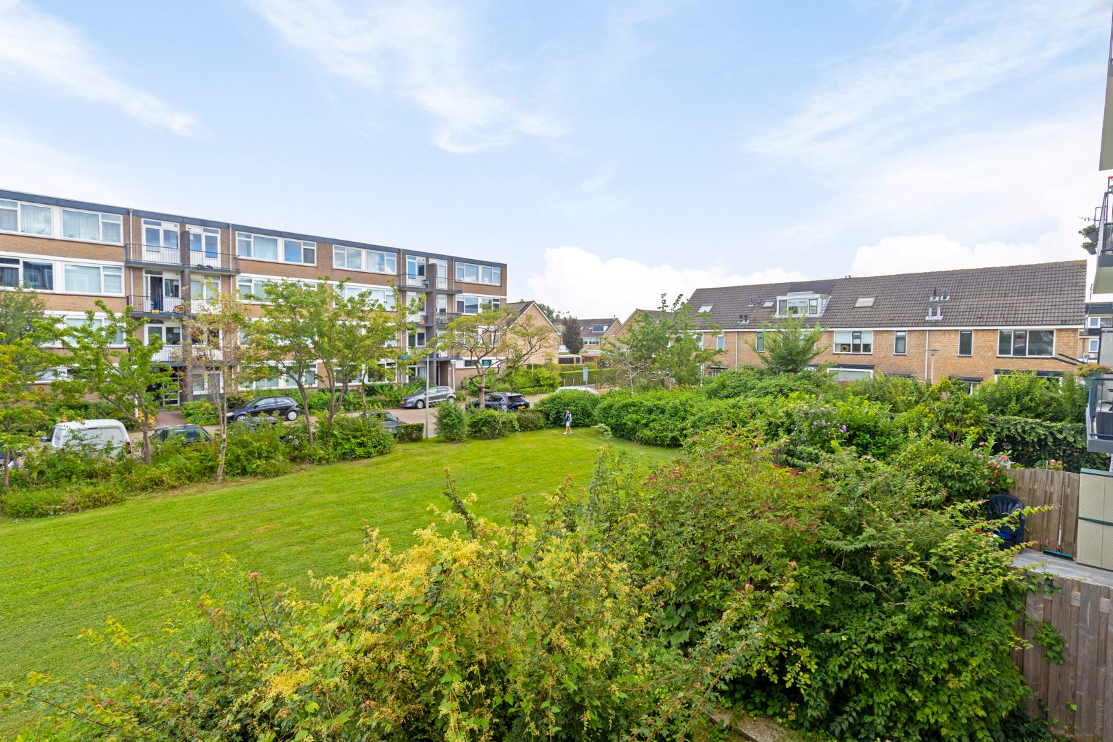 Prima starters appartement op de 1e verdieping met 4 kamers en een berging in de onderbouw. 