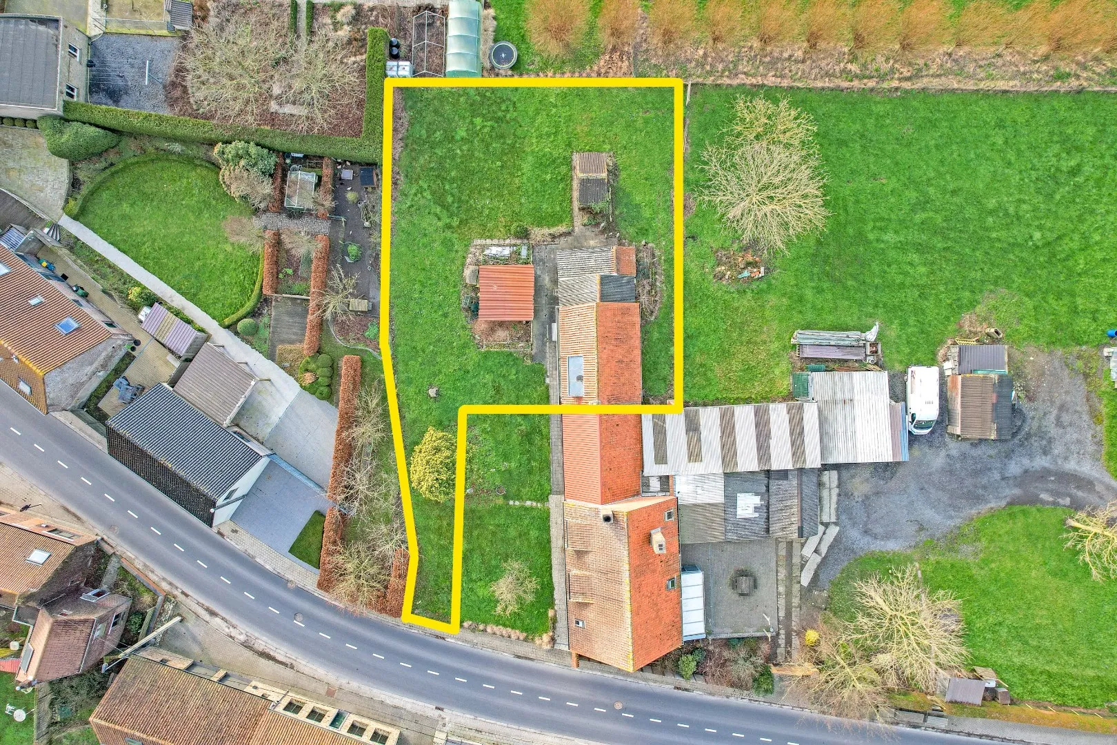 Te renoveren woning op een perceel van 600m².