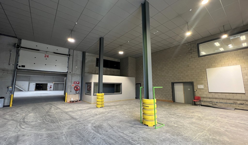 Magazijn te huur in bedrijvenzone Europalaan in Deinze