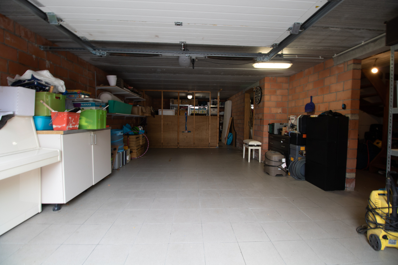 Ruime instapklare woning met 5 slaapkamers en dubbele garage in een rustige buurt, centraal gelegen te Koekelare 