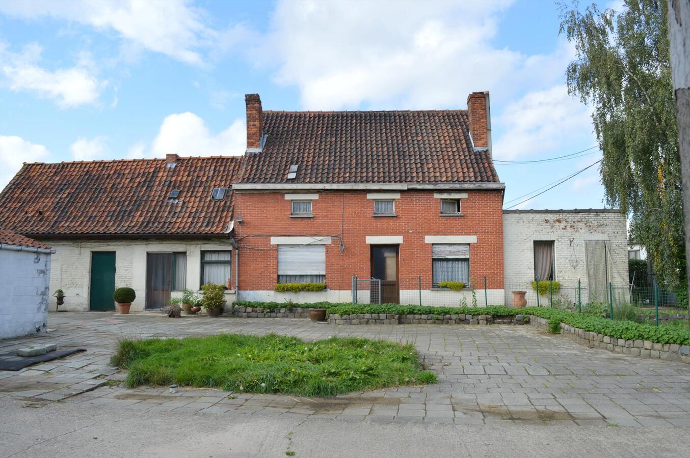 Manege met binnenpiste en 38 boxen op ca. 1,33ha te Destelbergen 