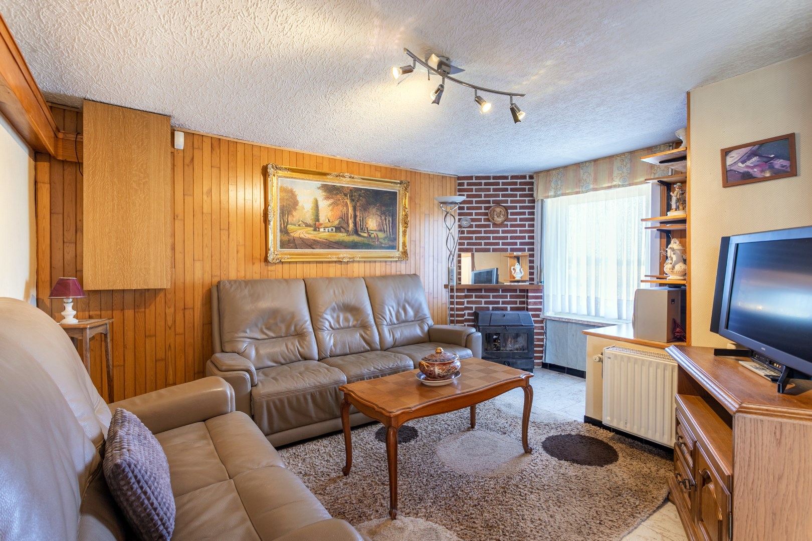 Maison &#224; r&#233;nover avec 3 chambres, entrep&#244;t et prairie sur 59a dans le cadre verdoyant de Pepingen. 