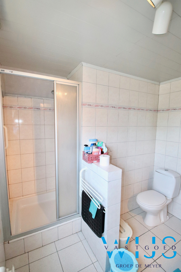 Instapklaar woonhuis met 4 slaapkamers op 936m&#178; te Zelzate! 
