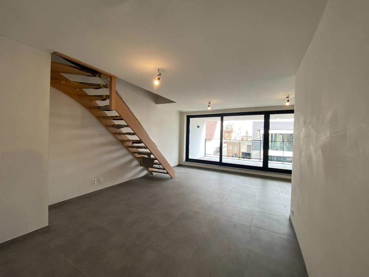 Nieuwbouw duplex appartement met 2 slaapkamers op toplocatie in Waregem! 