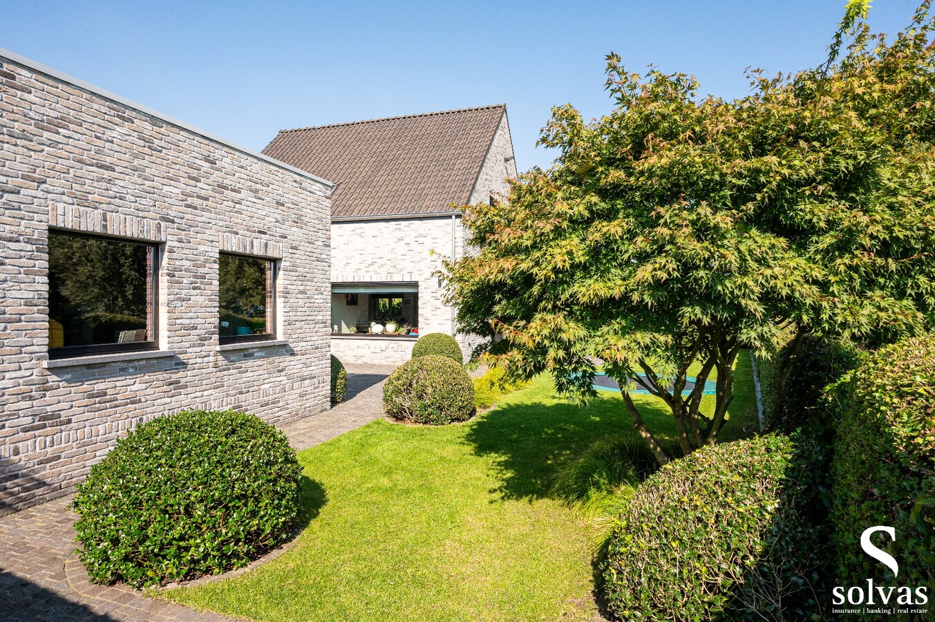 Moderne half open bebouwing met prachtige verzichten! 