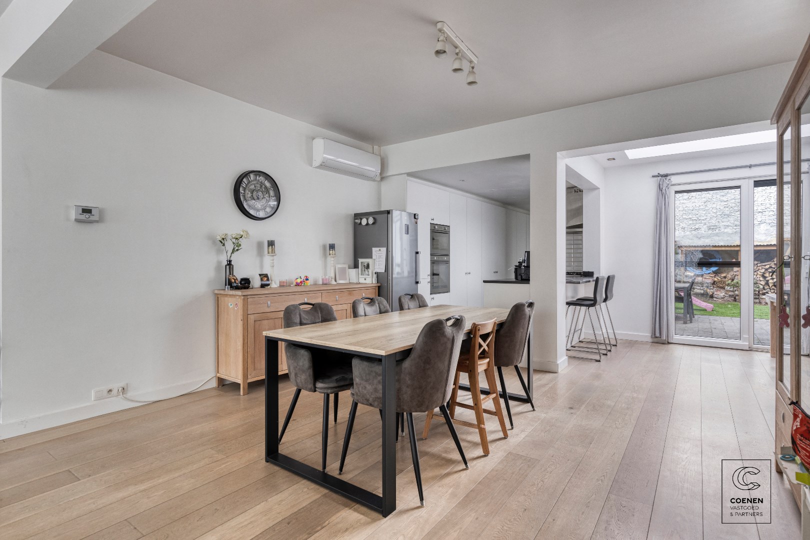 Prachtige woning van 200 m&#178; met vier slaapkamers op een uitstekende locatie te Schoten! 