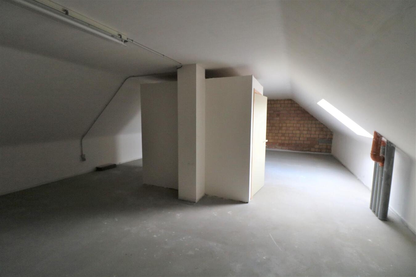 Recente woning met 5 slaapkamers op 698m&#178;  te Alveringem 