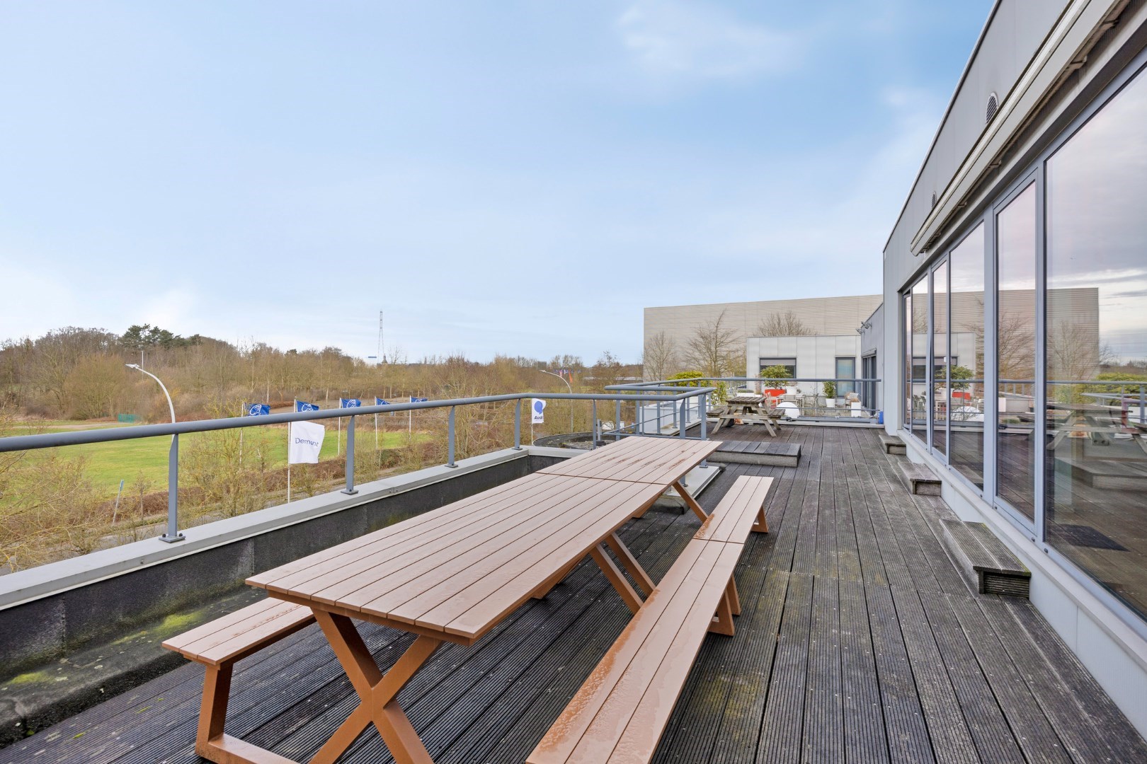Kantoor te koop in het industriepark te Haasrode/Heverlee met 14 parkings - opp. 626 m&#178; - verkoop van aandelen 