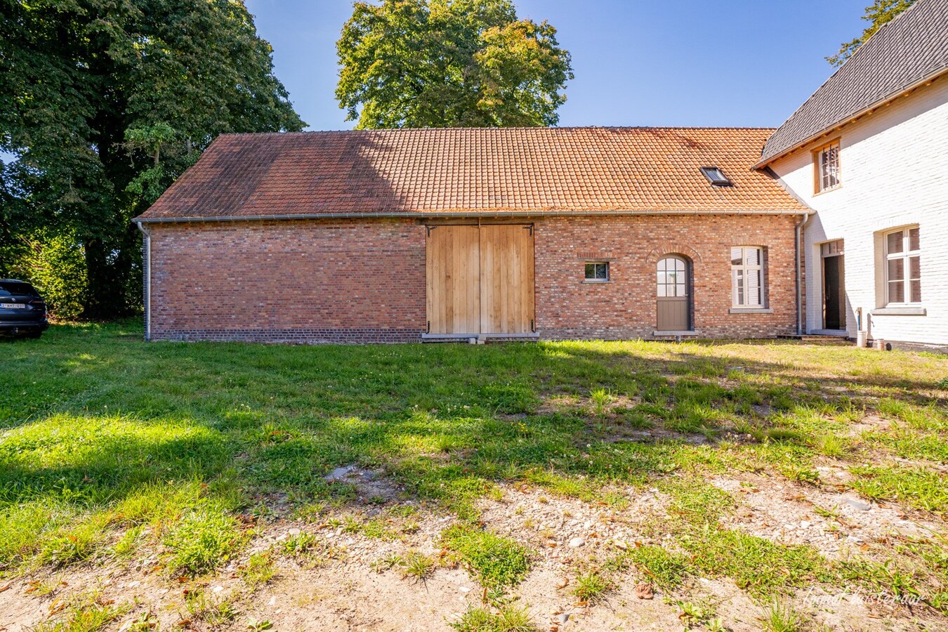 Unique farmhouse in an exceptional location on approximately 5 hectares in Peer. 