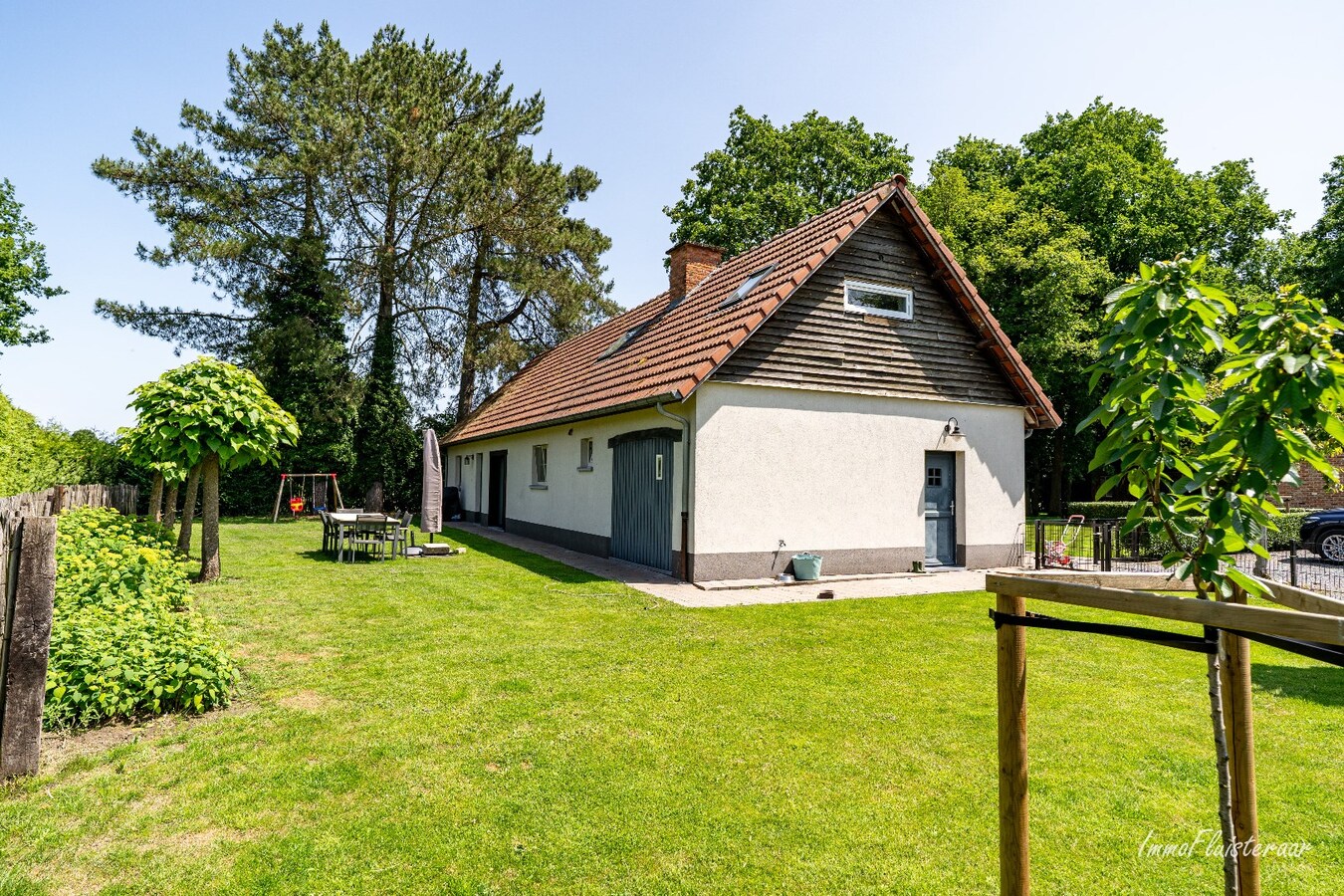Complete horse accommodation on approximately 3.5 hectares in Helchteren 