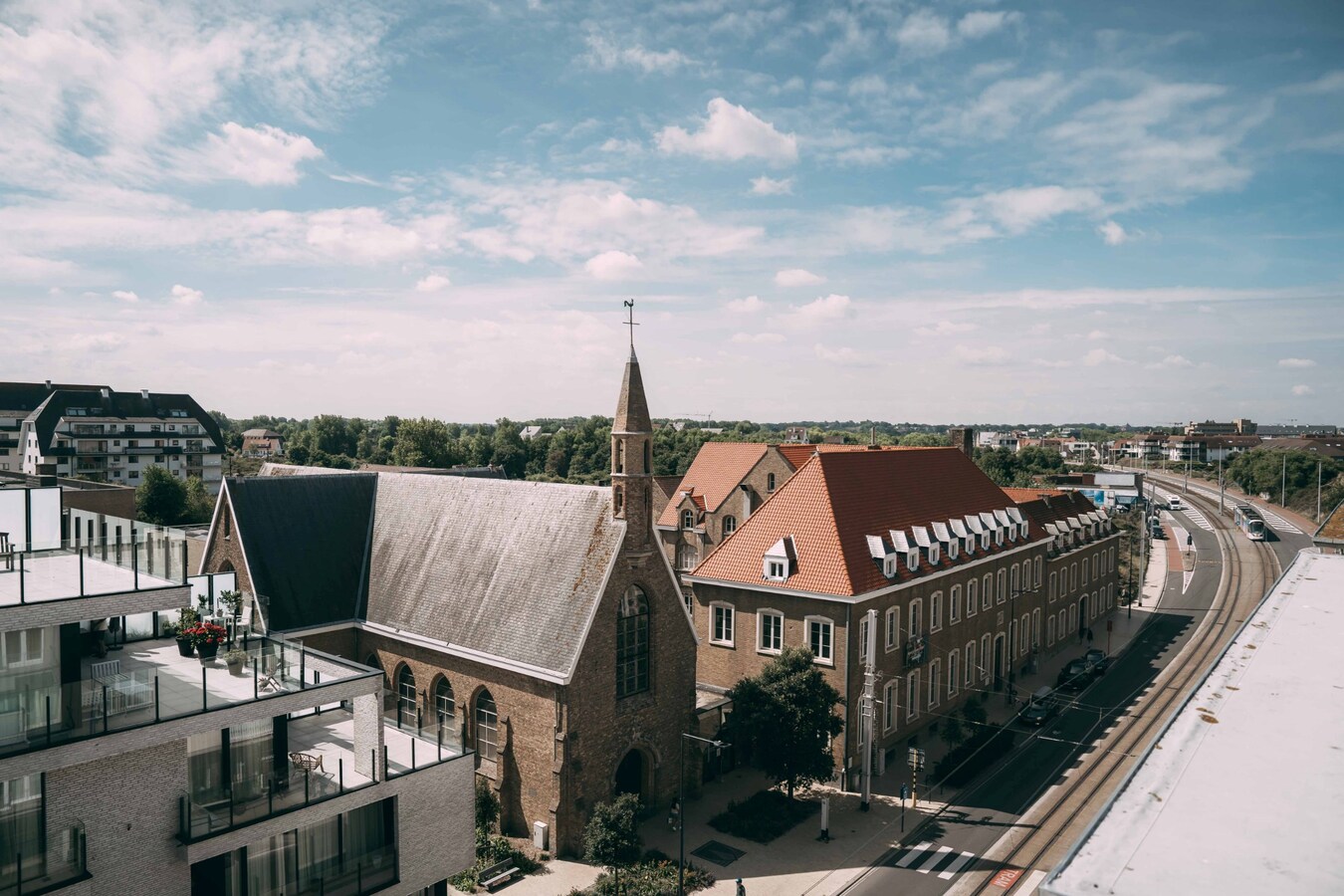 Res. DUNAS: 5 zongerichte luxe appartementen op een boogscheut van de zeedijk Oostduinkerke! 