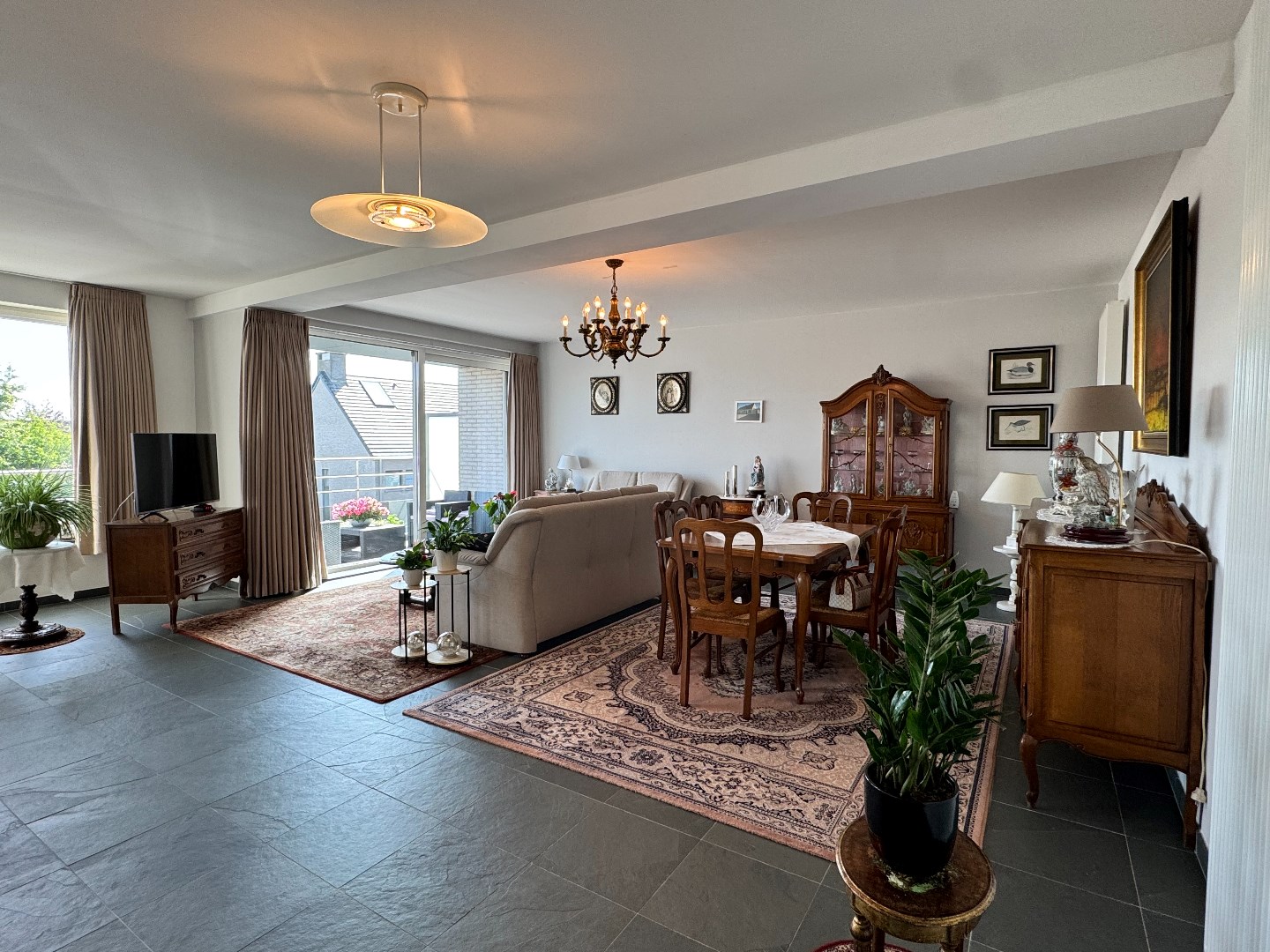 Ruim appartement met ondergrondse garage te koop in hartje Zulte 
