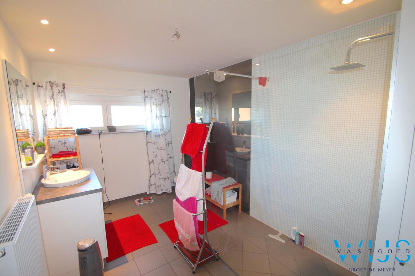 Energiezuinige ruime nieuwbouwwoning CENTRUM ERTVELDE ! 