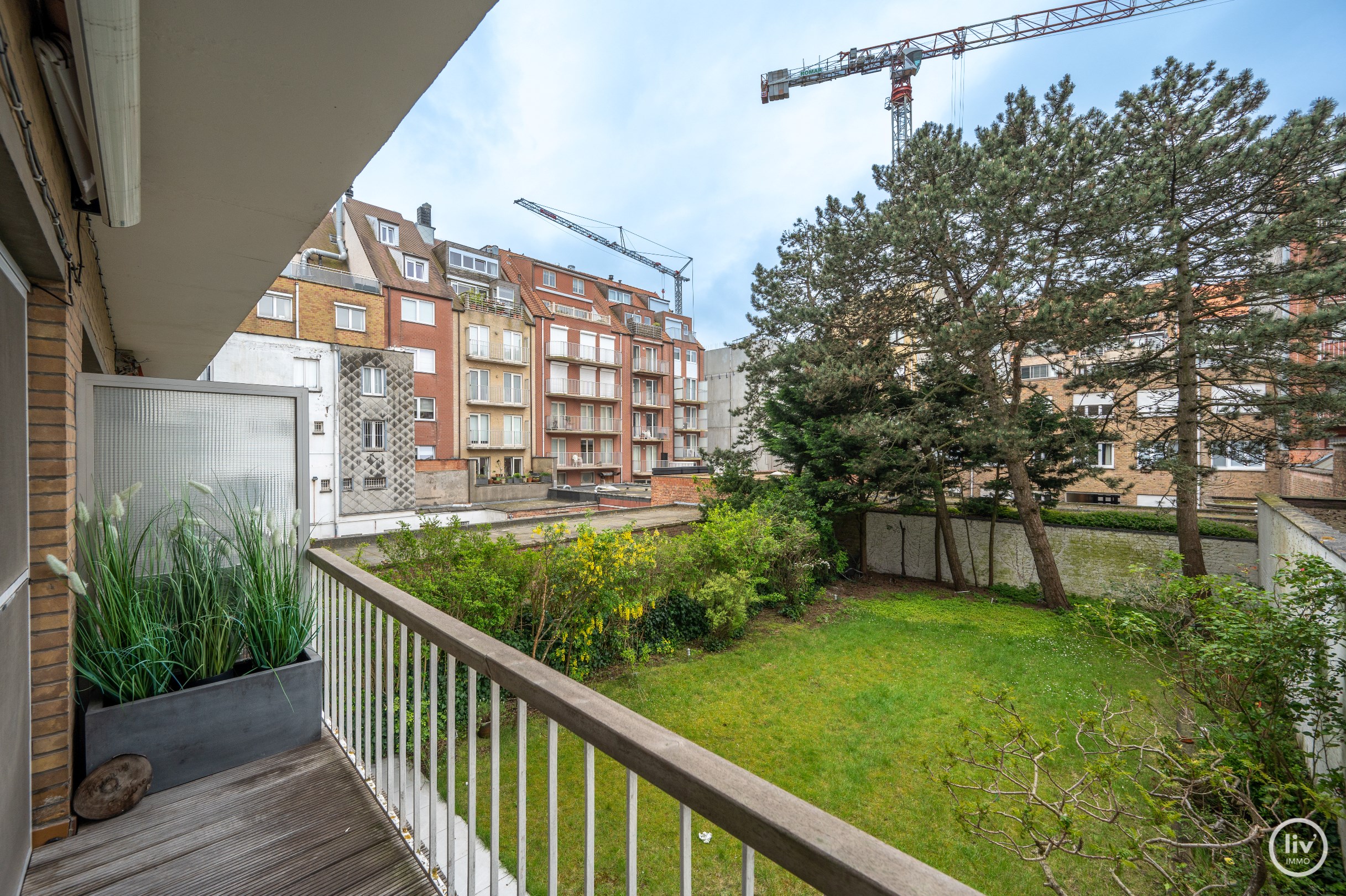 Integraal gerenoveerd studio-appartement met zuidgericht terras op 50m wandelafstand van de Zeedijk-Albertstrand 