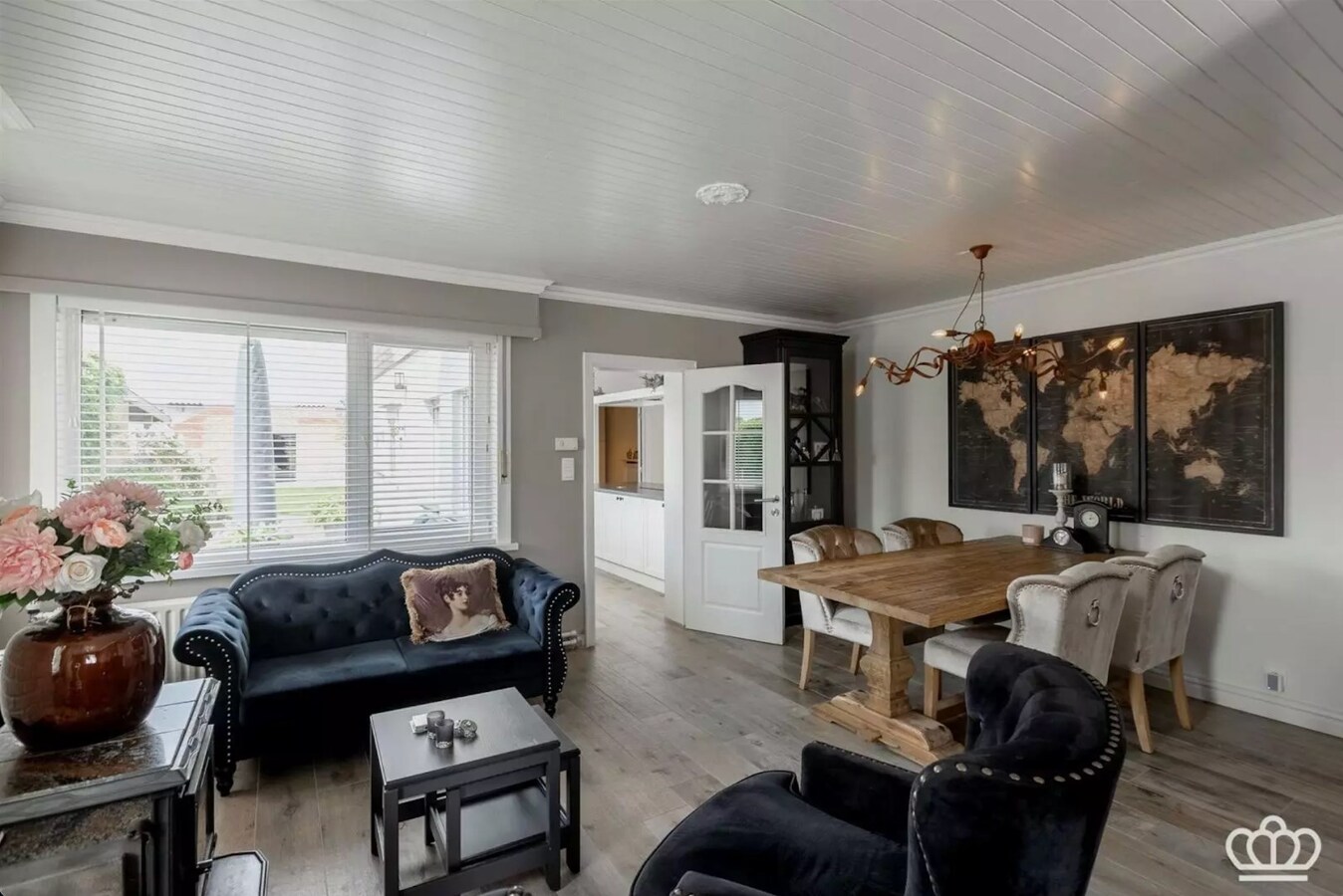 Magnifiquement situ&#233;e, charmante maison avec des installations pour chevaux sur environ 1,8 ha &#224; Essen. 