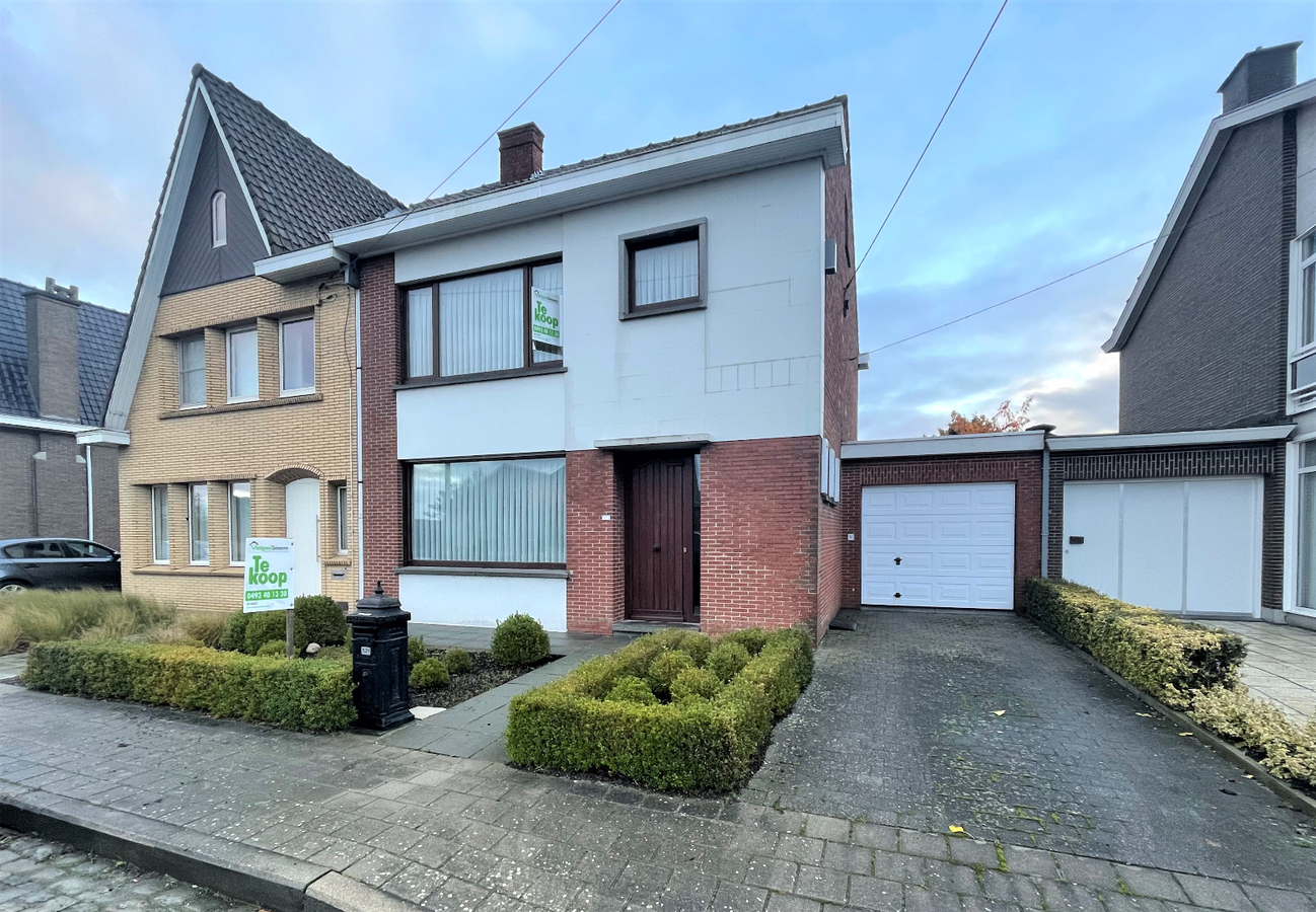 Woning met 3 slaapkamers en tuin op centrale ligging te Roeselare 